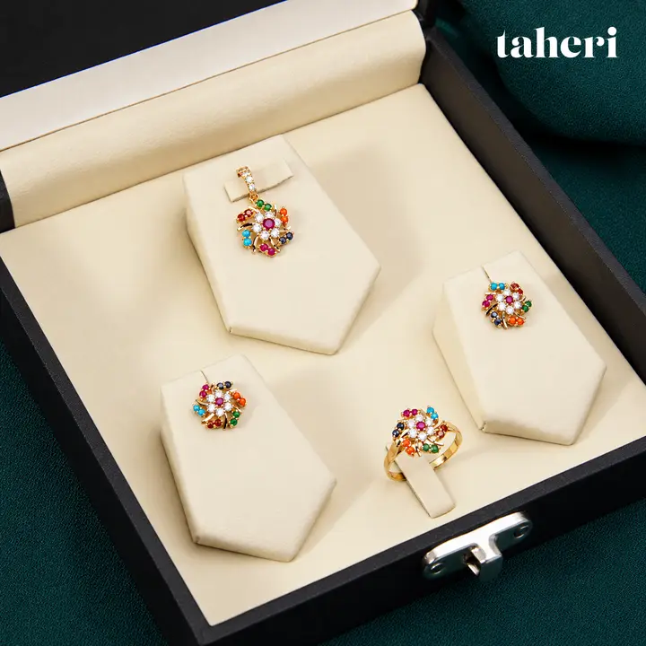 Navratan Swirl Locket Set by TAHERI