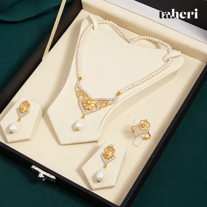 Pearl Scroll Heart String Set by TAHERI