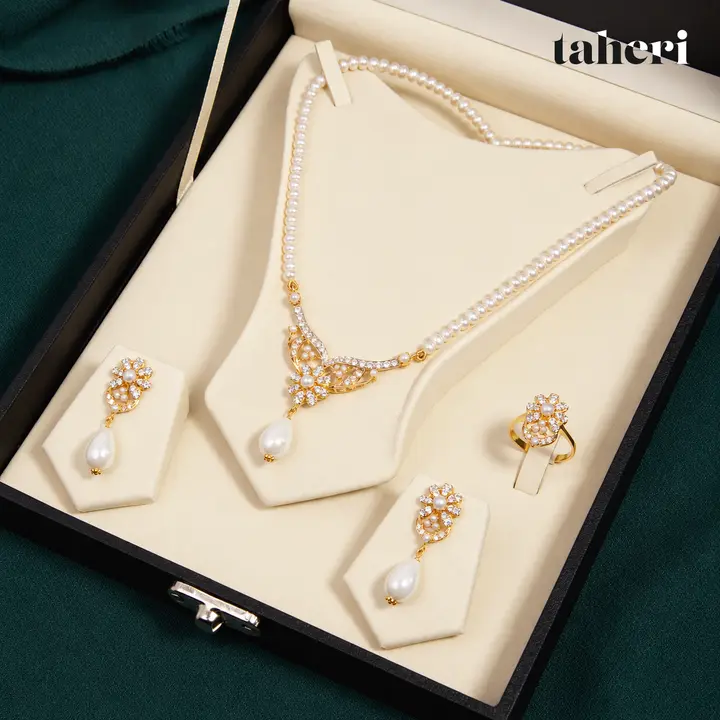 Pearl Bouquet String Set by TAHERI